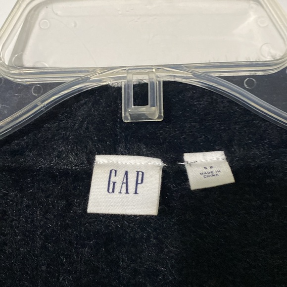 Long black fuzzy Gap sweater - Picture 3 of 3